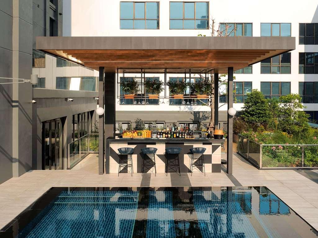 Tribe Living Bangkok Sukhumvit 39 By Accorhotels Ресторант снимка